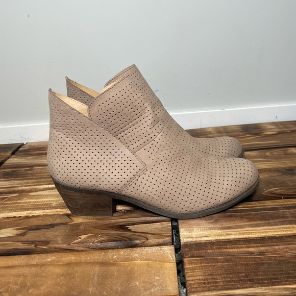 ME TOO Womens Zinnia 8 Nubuck Comfort Ankle Boots Size 9.5 - Picture 1 of 10